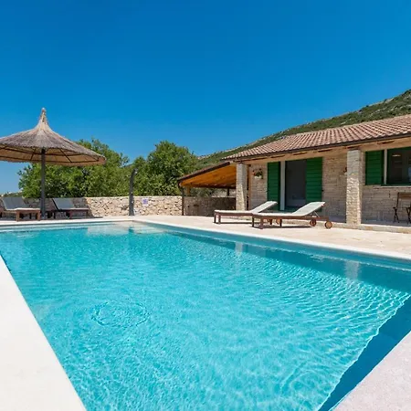 Ibis Villa *