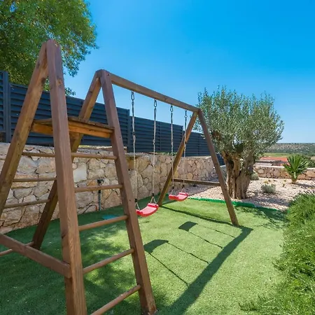 Ibis Villa