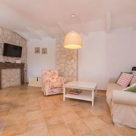 Ibis Villa