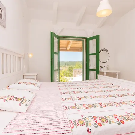 Ibis Villa *